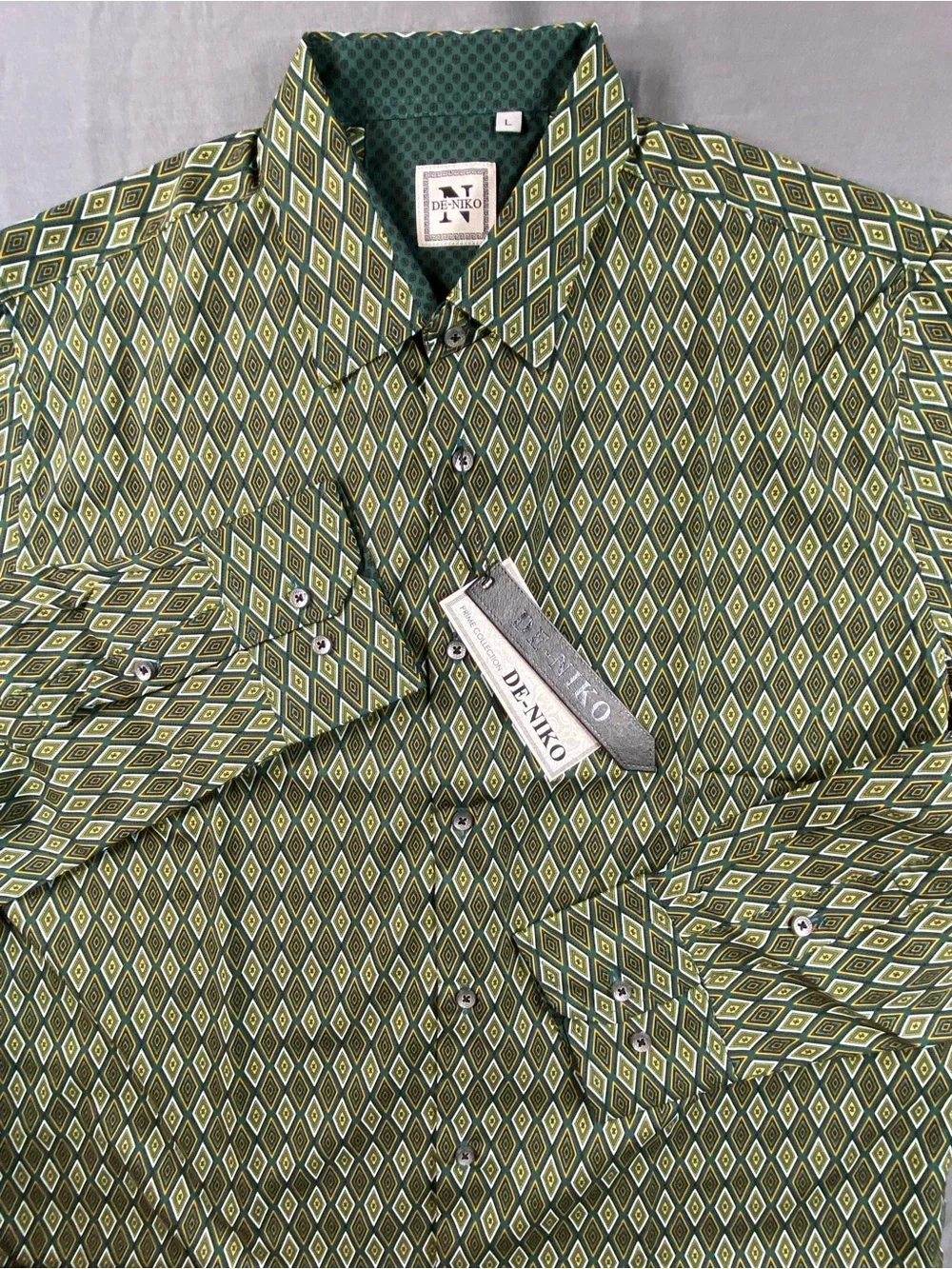 De - Niko Men's Green Diamond-Pattern Dress Shirt